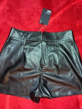 Paige Black Faux Leather Melila High-Waist Shorts Sz 4 No Belt